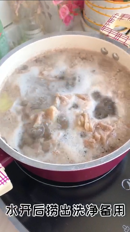 秘制蒜蓉牛腩的做法-蒜香味燉菜譜-易網(wǎng)健康養(yǎng)生網(wǎng) 秘制蒜蓉牛腩的做法-蒜香味燉菜譜