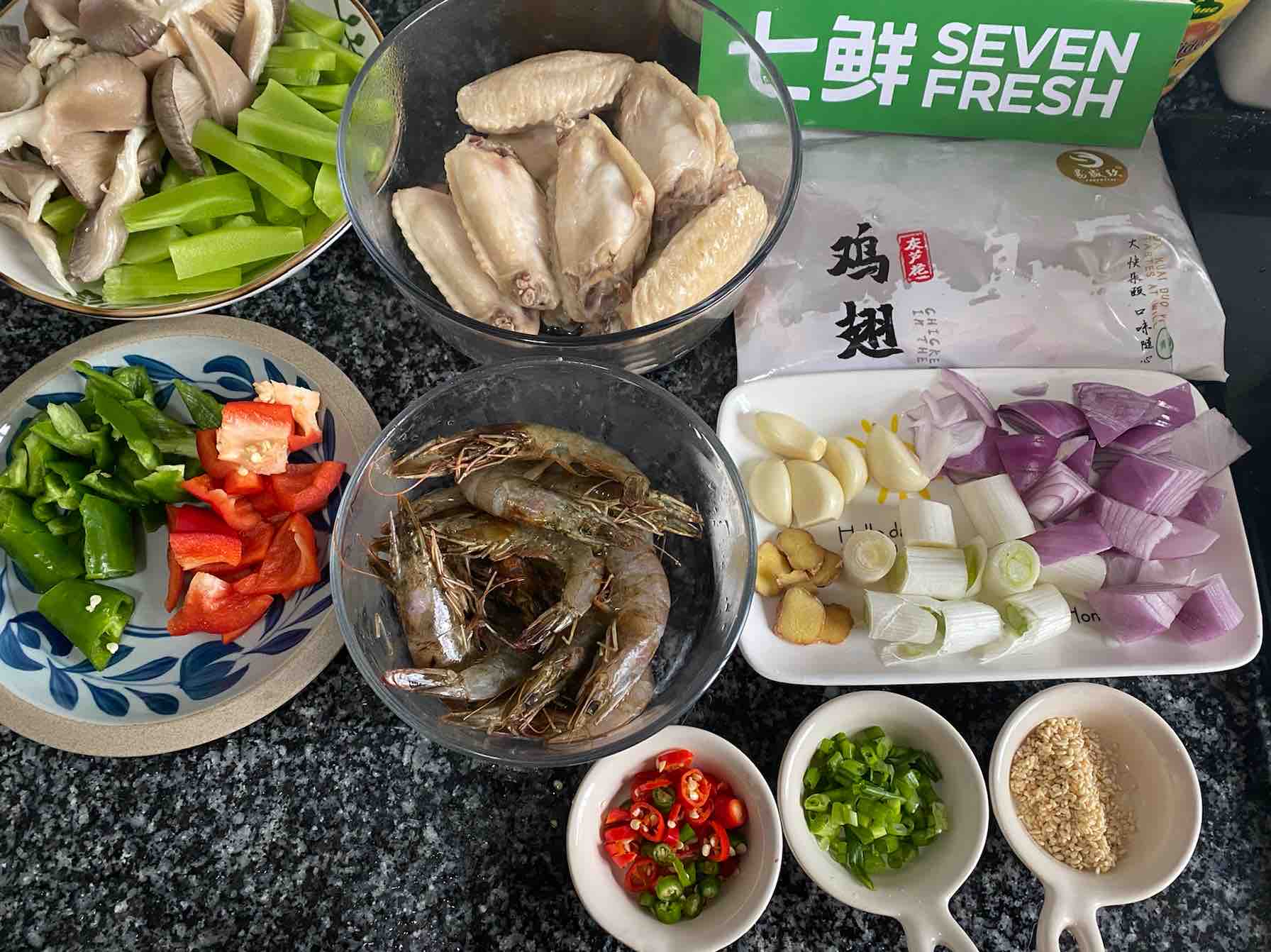 麻辣干鍋翅中蝦的做法-麻辣味燒菜譜-易網健康養生網 麻辣干鍋翅中蝦的做法-麻辣味燒菜譜