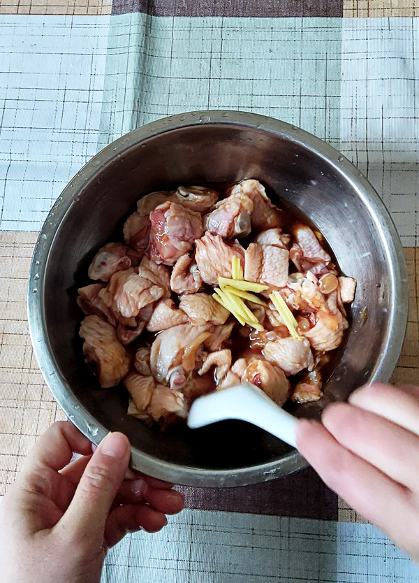 木耳蒸雞翅的做法-咸鮮味蒸菜譜