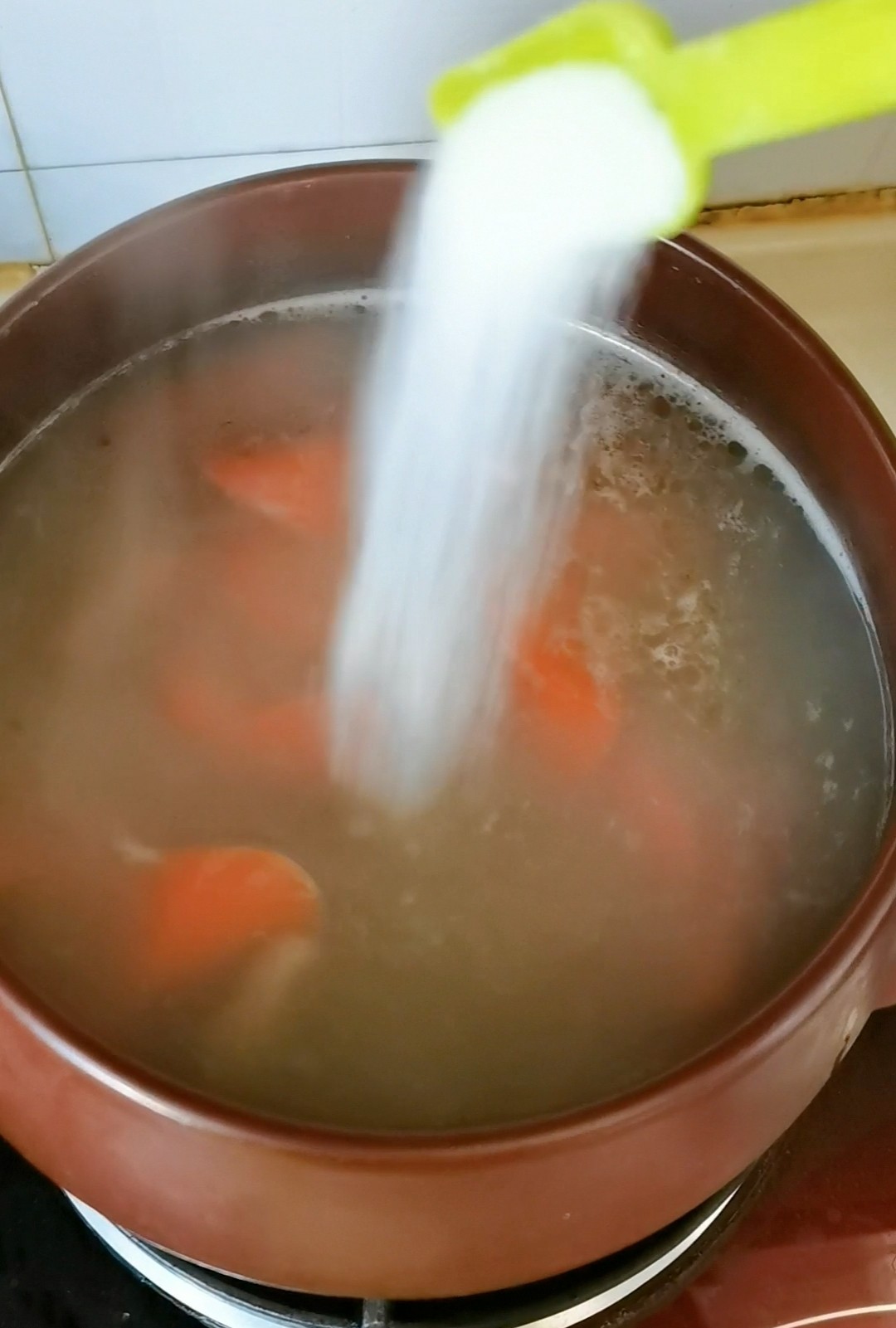 一碗喝不夠的羊蝎子湯的做法-咸鮮味燉菜譜-易網(wǎng)健康養(yǎng)生網(wǎng) 一碗喝不夠的羊蝎子湯的做法-咸鮮味燉菜譜