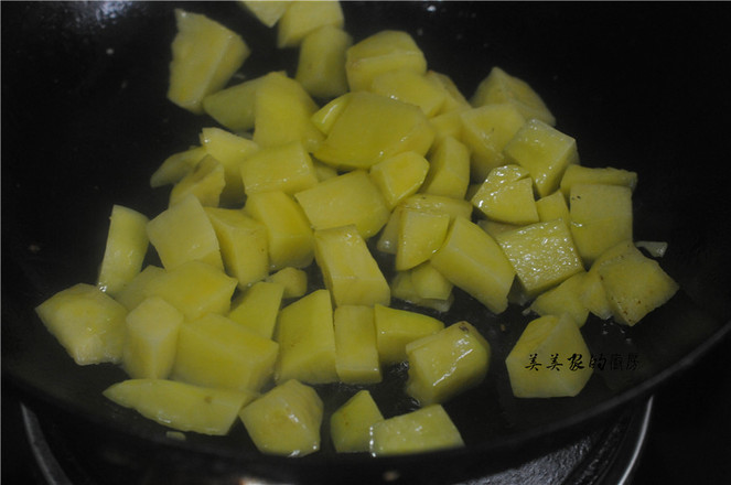 偷學酒店大廚的土豆燒牛腩,果然牛!3天做了2次,孩子還嫌不夠!的做法-咸鮮味燒菜譜-易網健康養生網 偷學酒店大廚的土豆燒牛腩,果然牛!3天做了2次,孩子還嫌不夠!的做法-咸鮮味燒菜譜