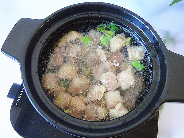 牛腩這么做才對,味爽清香不油膩,驅寒又暖胃的做法-咸鮮味燉菜譜-易網健康養生網 牛腩這么做才對,味爽清香不油膩,驅寒又暖胃的做法-咸鮮味燉菜譜