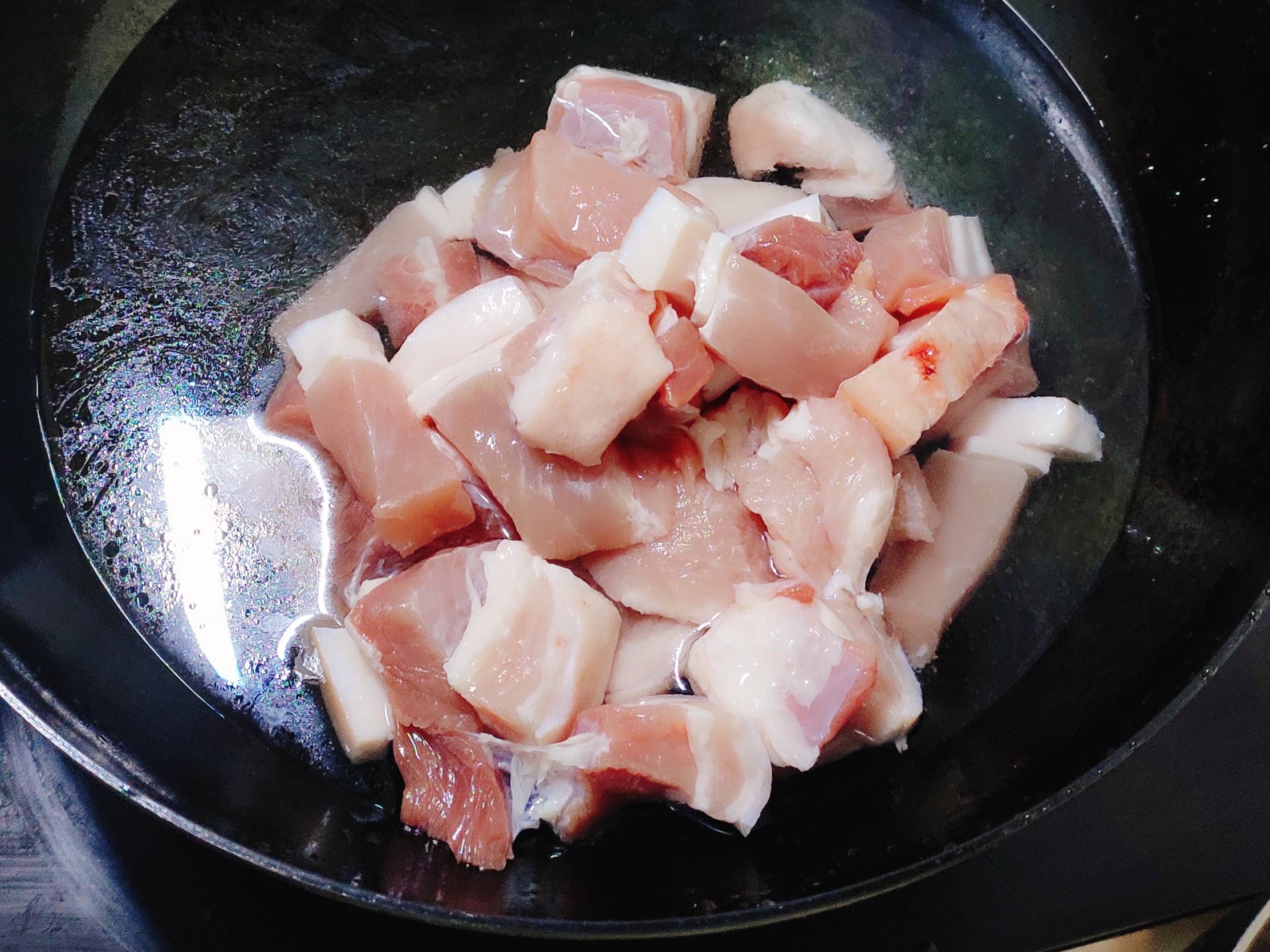 不放一滴油的紅燒肉燉山藥的做法-甜味燉菜譜