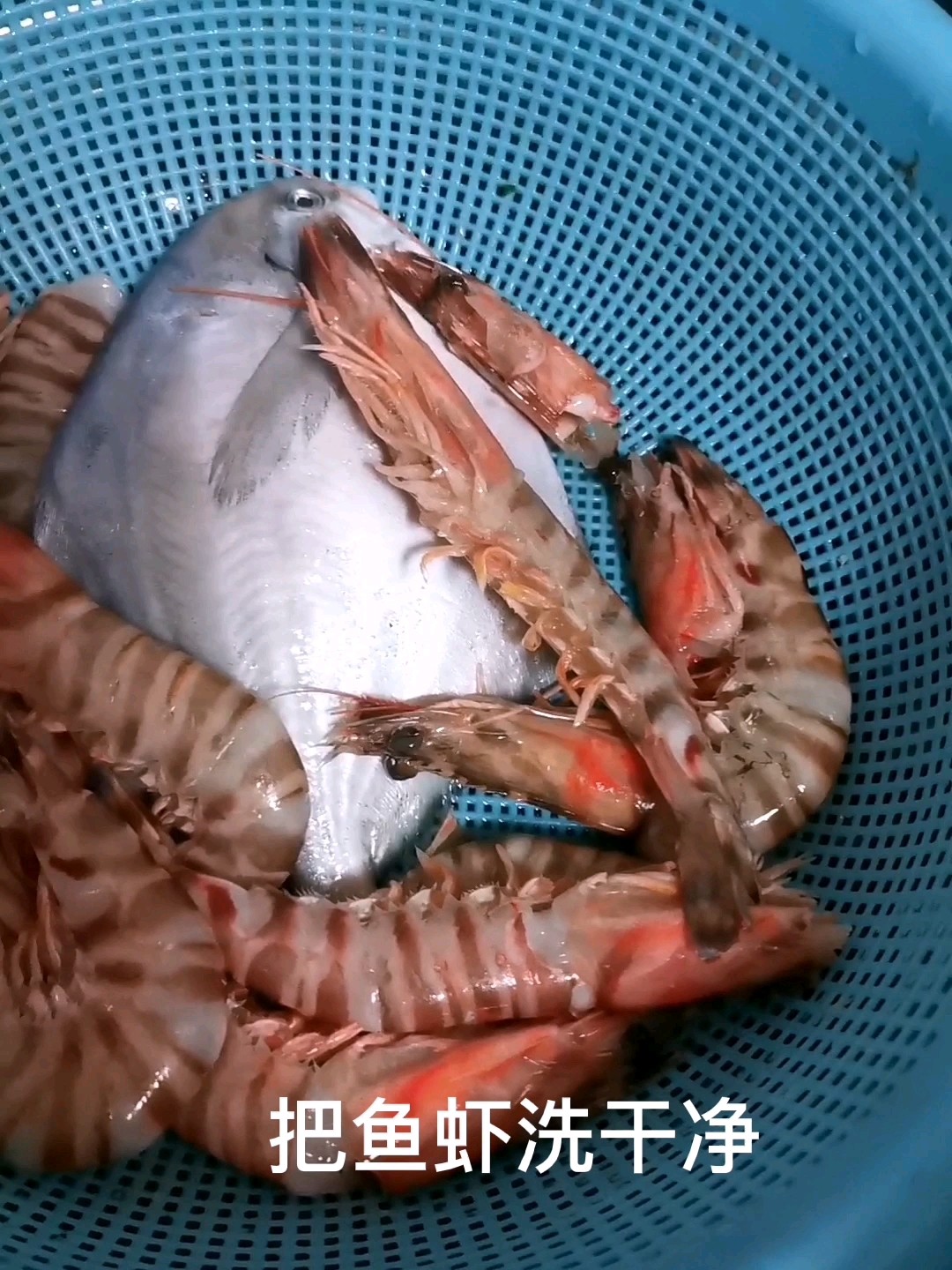 燉海鮮的做法-香辣味燒菜譜-易網<a href=http://www.jsjjzhkt.cn/ target=_blank class=infotextkey>健康養(yǎng)生</a>網 燉海鮮的做法-香辣味燒菜譜