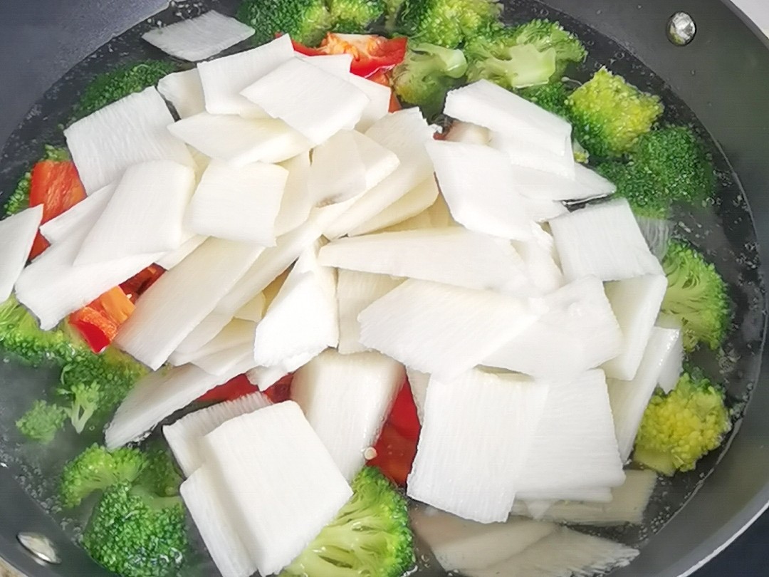 年夜飯素菜也出彩-素炒三色,生活多姿又多彩的做法-咸鮮味炒菜譜-易網健康養生網 年夜飯素菜也出彩-素炒三色,生活多姿又多彩的做法-咸鮮味炒菜譜