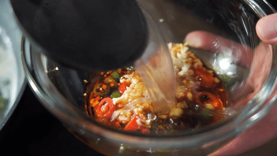 酸辣口水雞的做法-家常味拌菜譜-易網健康養生網 酸辣口水雞的做法-家常味拌菜譜