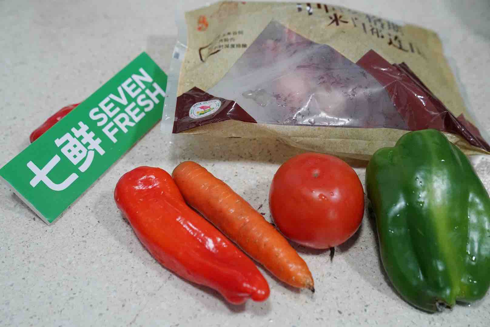 春節(jié)家宴營養(yǎng)煲,有時蔬有牛腩,葷素搭配營養(yǎng)均衡的做法-家常味砂鍋菜譜-易網(wǎng)<a href=http://www.jsjjzhkt.cn/ target=_blank class=infotextkey>健康養(yǎng)生</a>網(wǎng) 春節(jié)家宴營養(yǎng)煲,有時蔬有牛腩,葷素搭配營養(yǎng)均衡的做法-家常味砂鍋菜譜