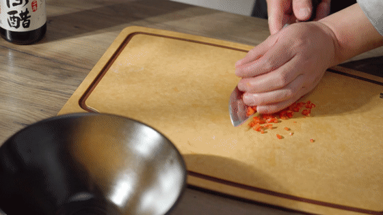 皮蛋鐳椒茄子的做法-家常味蒸菜譜-易網(wǎng)健康養(yǎng)生網(wǎng) 皮蛋鐳椒茄子的做法-家常味蒸菜譜