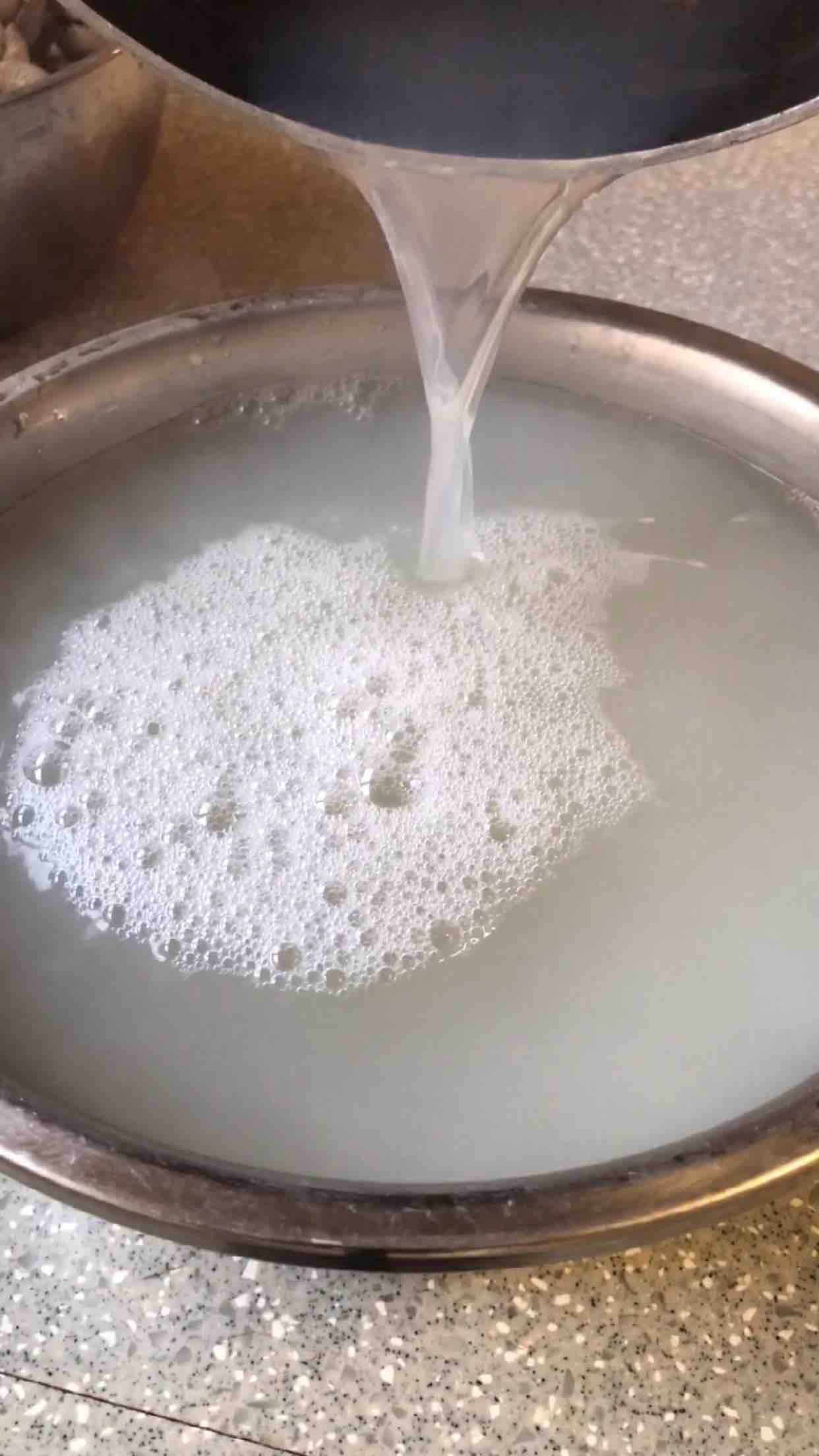 蛤蜊的正確清洗方法的做法-咸鮮味煮菜譜-易網健康養生網 蛤蜊的正確清洗方法的做法-咸鮮味煮菜譜