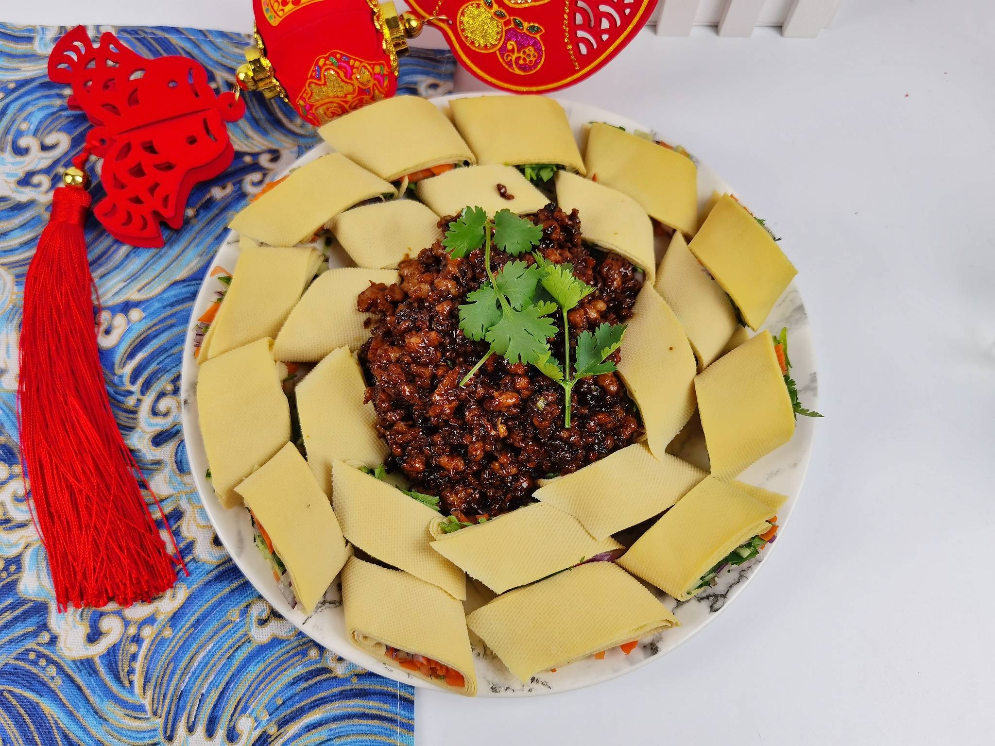 年夜飯富貴吉祥京醬肉絲豆皮卷，卷住好運(yùn)財(cái)運(yùn)卷住所有美好的做法-咸鮮味炒菜譜