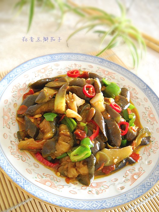 蒜香豆瓣茄子的做法-醬香味燒菜譜-易網健康養生網 蒜香豆瓣茄子的做法-醬香味燒菜譜