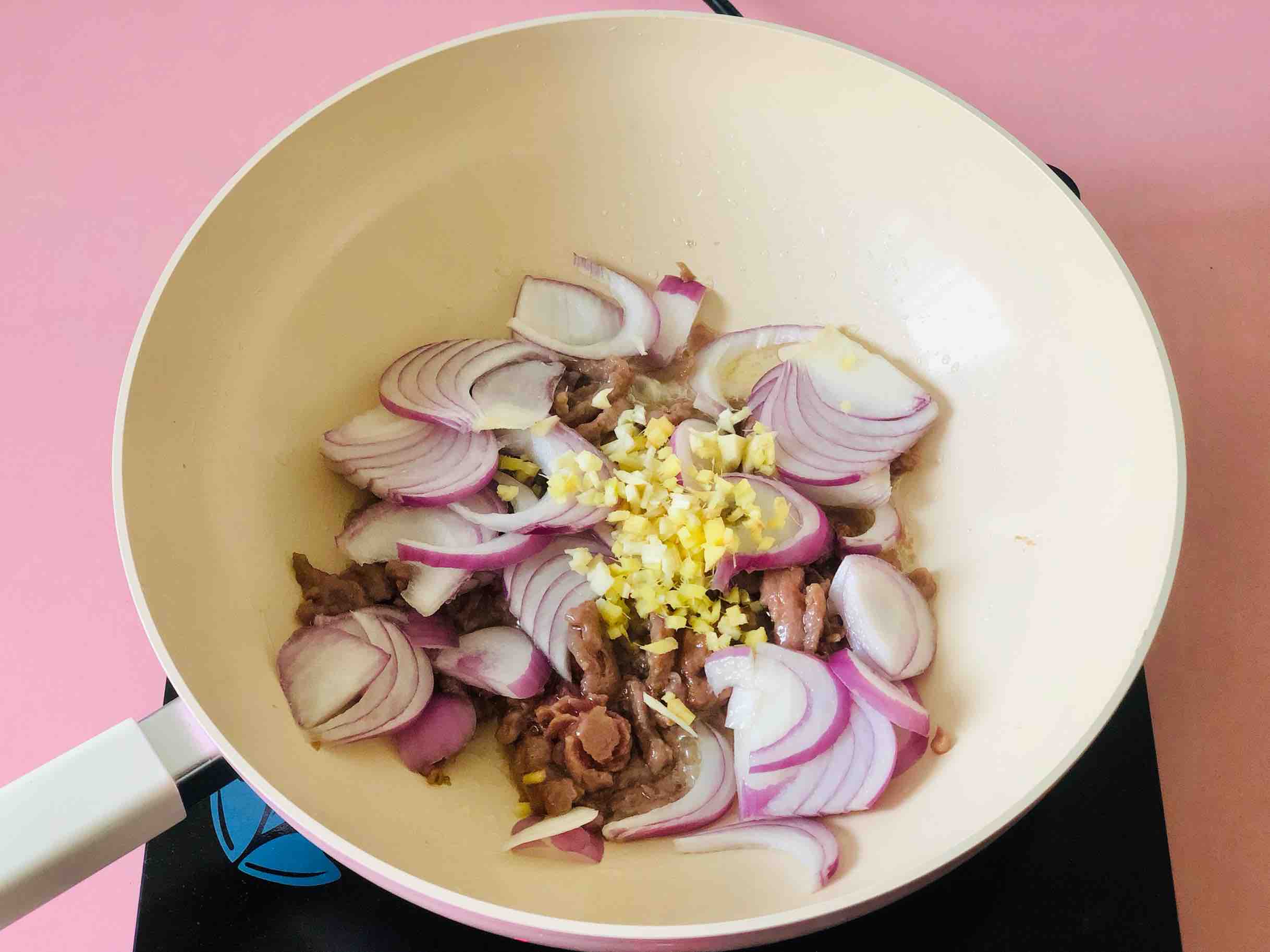 牛轉乾坤小炒肉的做法-家常味炒菜譜