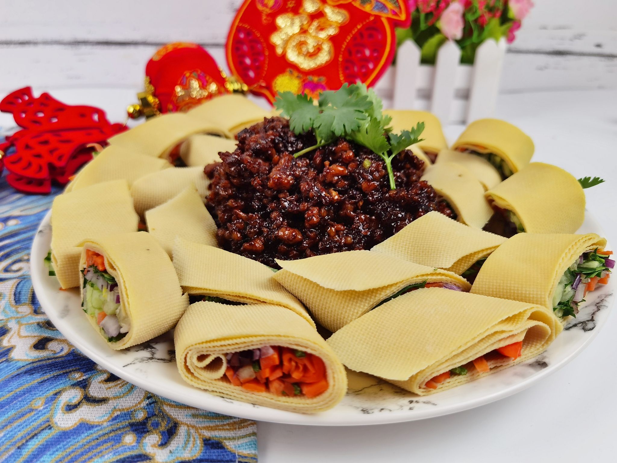 年夜飯富貴吉祥京醬肉絲豆皮卷，卷住好運(yùn)財(cái)運(yùn)卷住所有美好的做法-咸鮮味炒菜譜