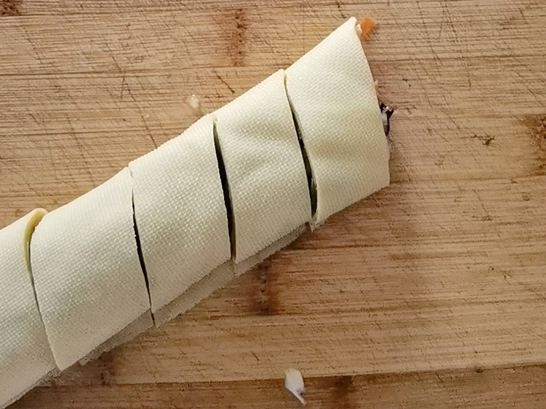 年夜飯富貴吉祥京醬肉絲豆皮卷，卷住好運(yùn)財(cái)運(yùn)卷住所有美好的做法-咸鮮味炒菜譜