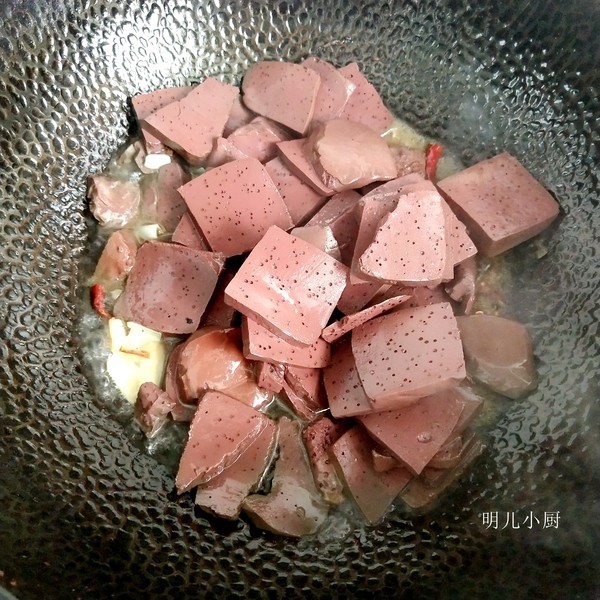 家常炒羊血的做法-家常味炒菜譜-易網健康養生網 家常炒羊血的做法-家常味炒菜譜