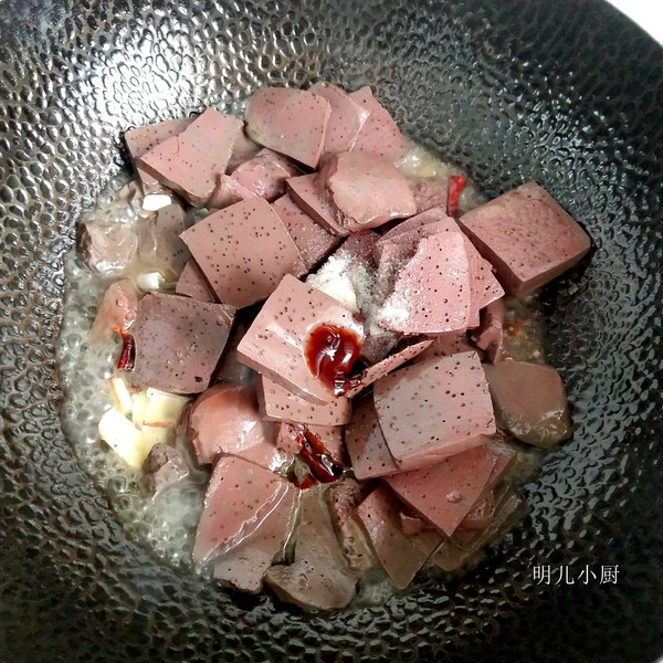 家常炒羊血的做法-家常味炒菜譜-易網健康養生網 家常炒羊血的做法-家常味炒菜譜