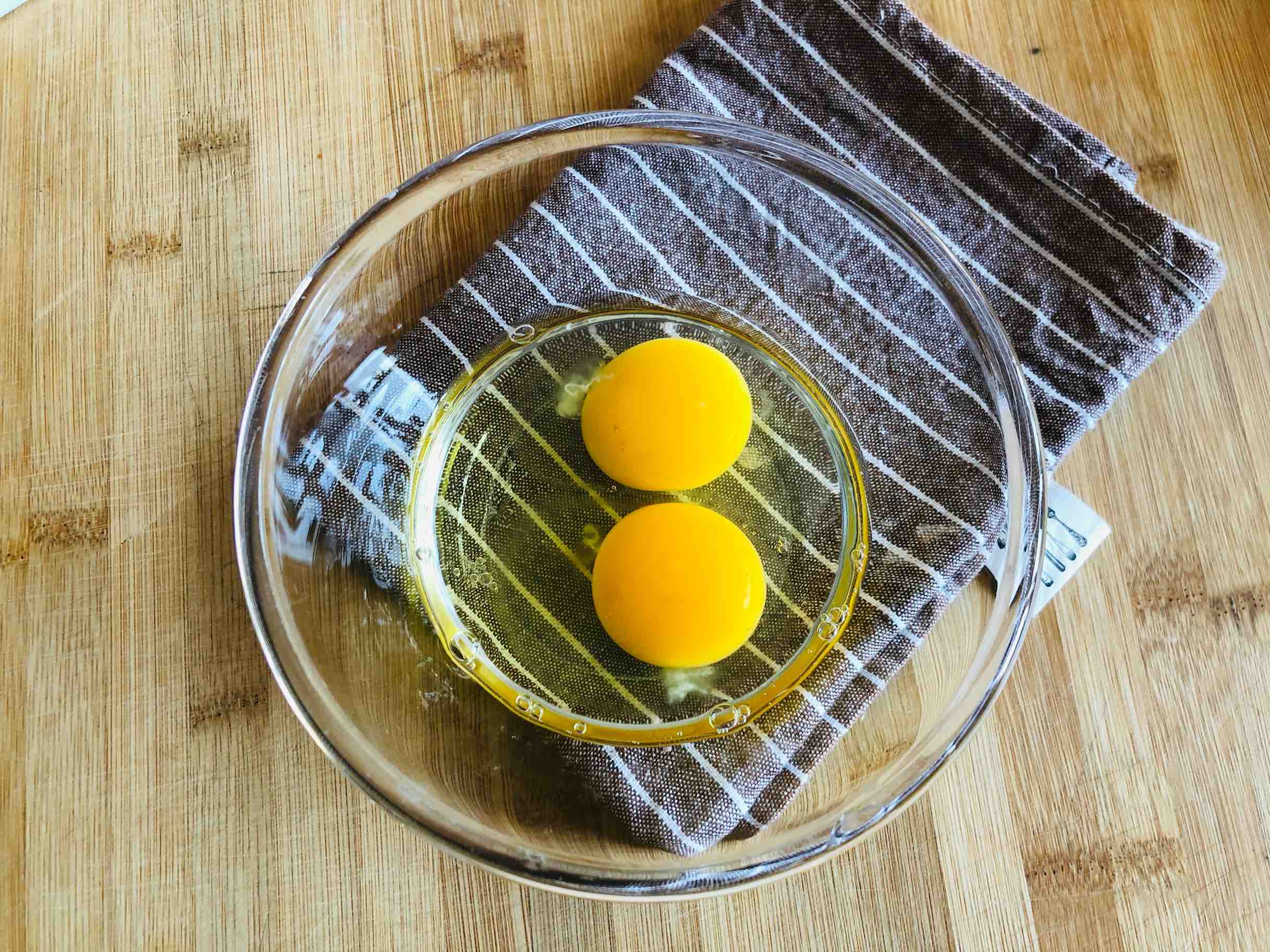 年夜飯快手蒸菜:美極水蒸蛋的做法-咸鮮味蒸菜譜-易網健康養生網 年夜飯快手蒸菜:美極水蒸蛋的做法-咸鮮味蒸菜譜