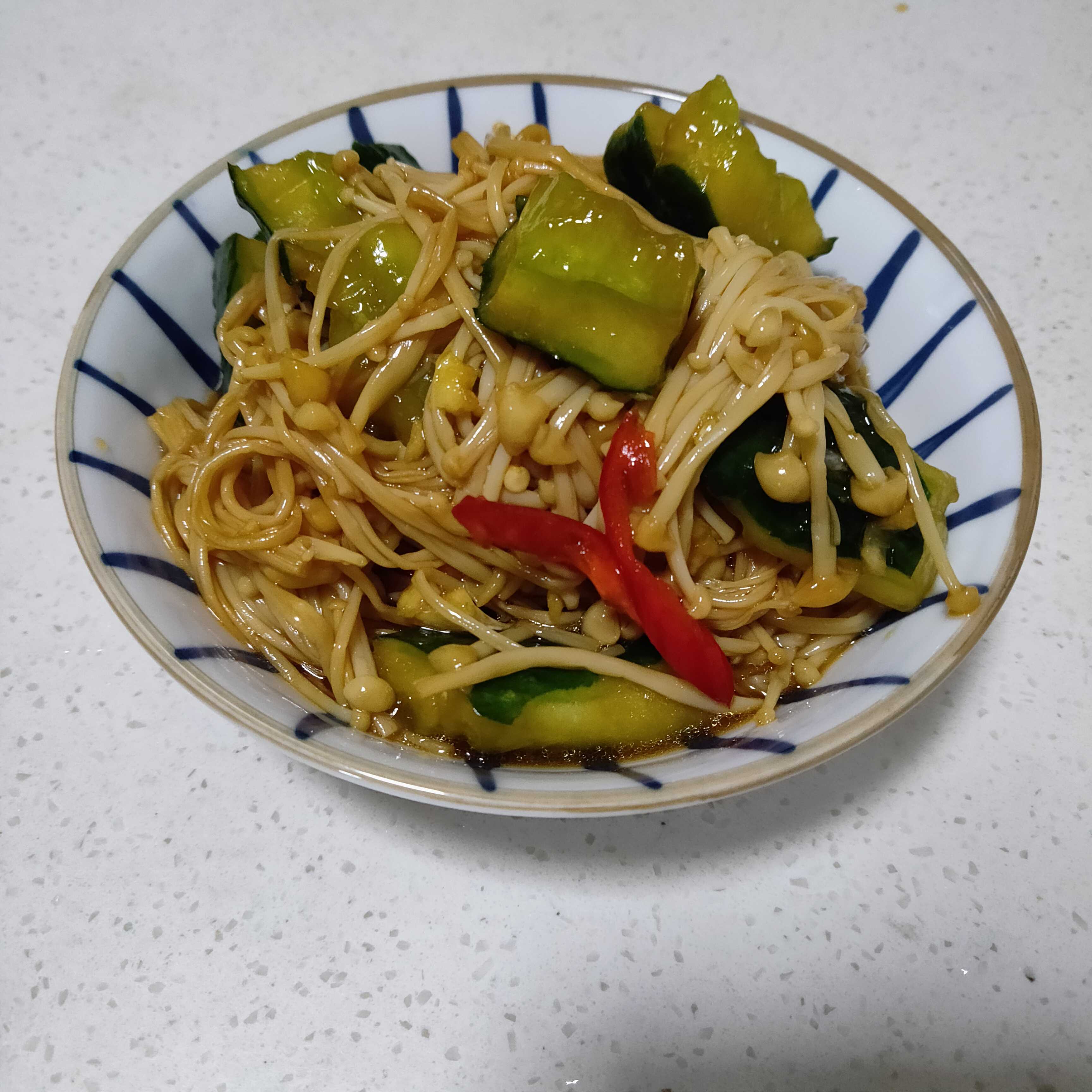 涼拌黃瓜金針菇的做法-家常味拌菜譜-易網健康養生網 涼拌黃瓜金針菇的做法-家常味拌菜譜