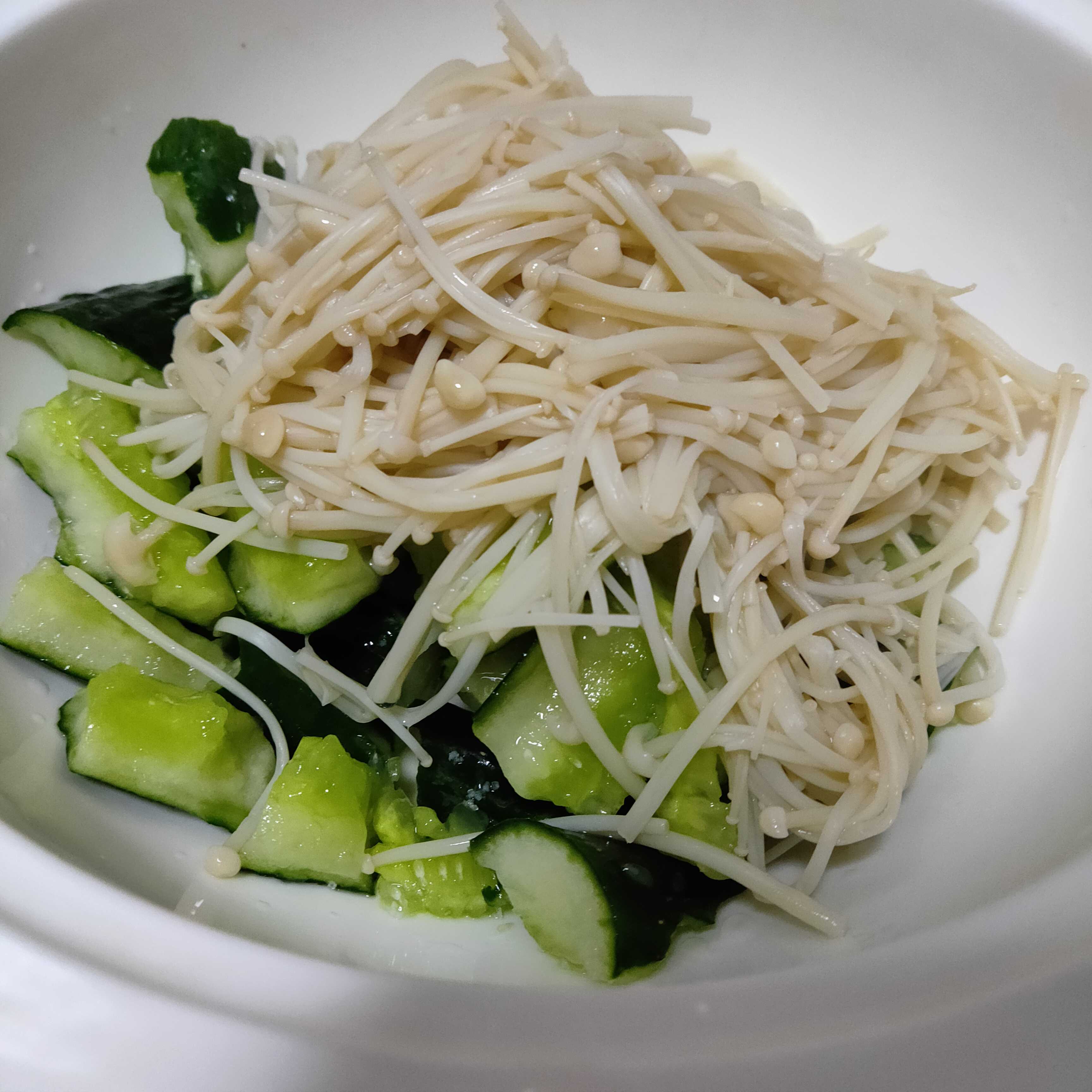 涼拌黃瓜金針菇的做法-家常味拌菜譜-易網健康養生網 涼拌黃瓜金針菇的做法-家常味拌菜譜