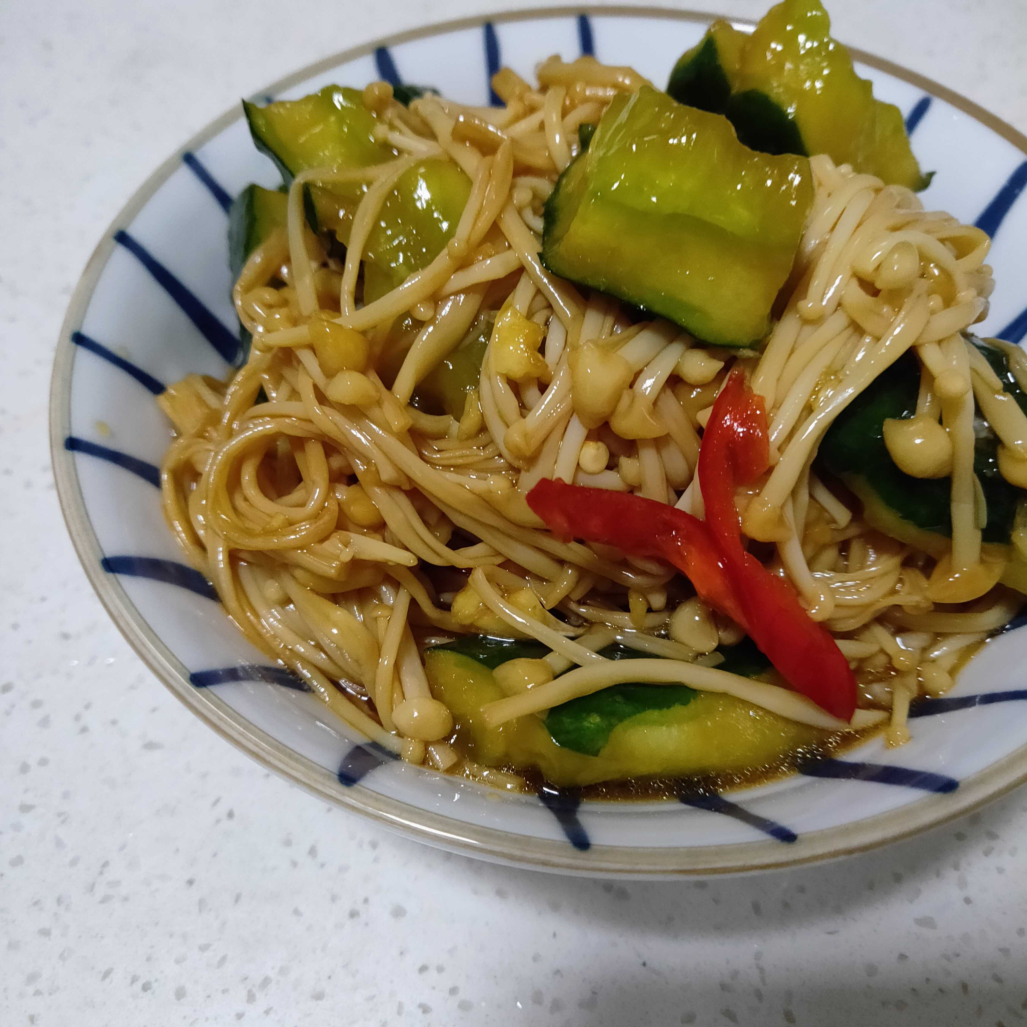 涼拌黃瓜金針菇的做法-家常味拌菜譜-易網健康養生網 涼拌黃瓜金針菇的做法-家常味拌菜譜