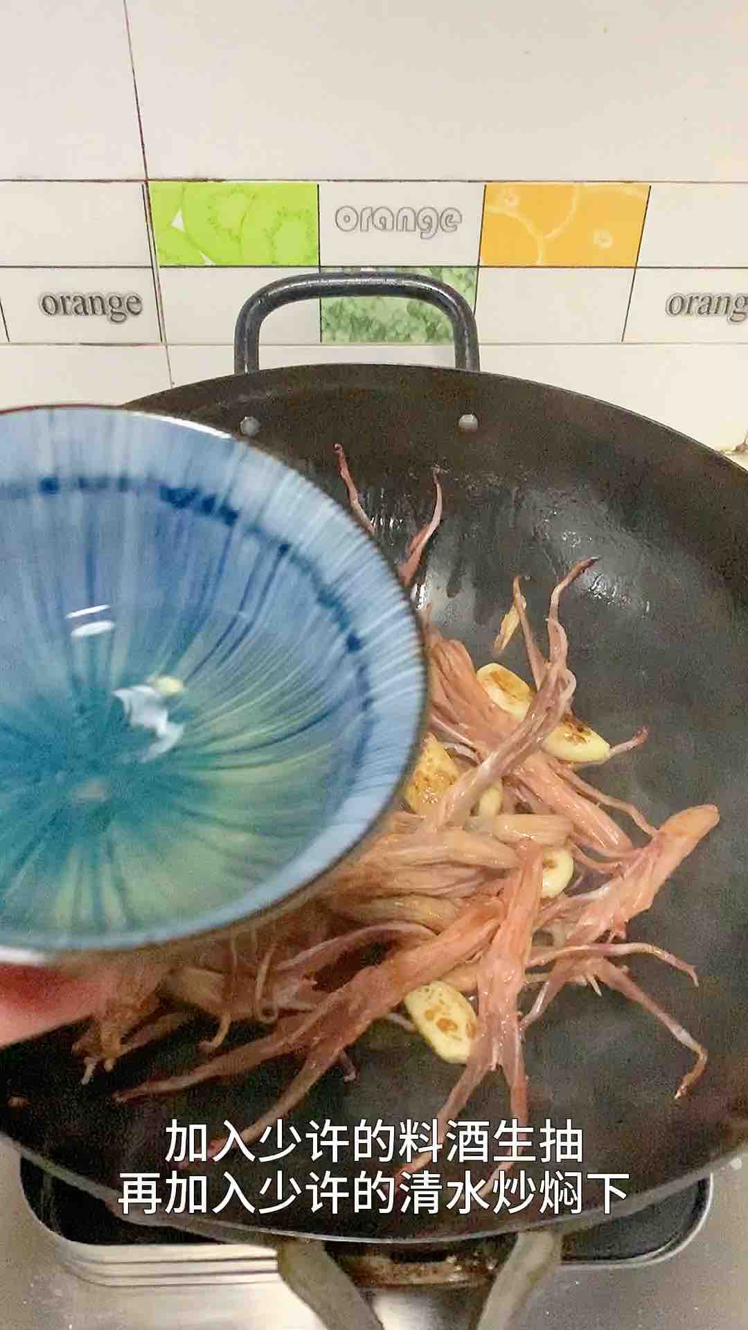 按孩子的要求，來個全新的鴨舌小吃的做法-家常味燒菜譜