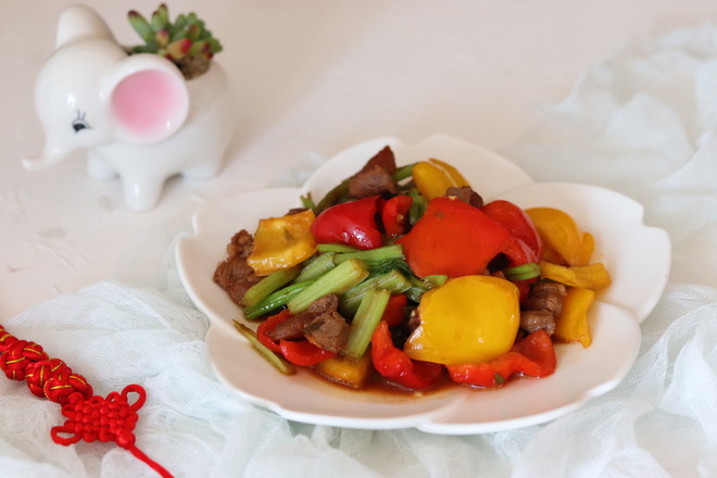 彩椒炒肉的做法-家常味炒菜譜-易網(wǎng)健康養(yǎng)生網(wǎng) 彩椒炒肉的做法-家常味炒菜譜