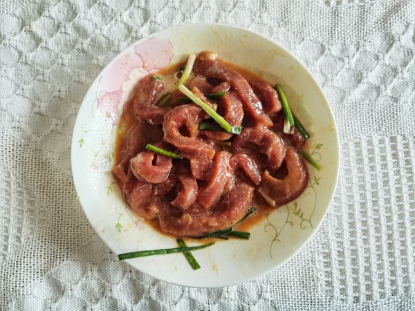 紅紅火火青紅椒小炒牛肉的做法-咸鮮味炒菜譜-易網(wǎng)健康養(yǎng)生網(wǎng) 紅紅火火青紅椒小炒牛肉的做法-咸鮮味炒菜譜