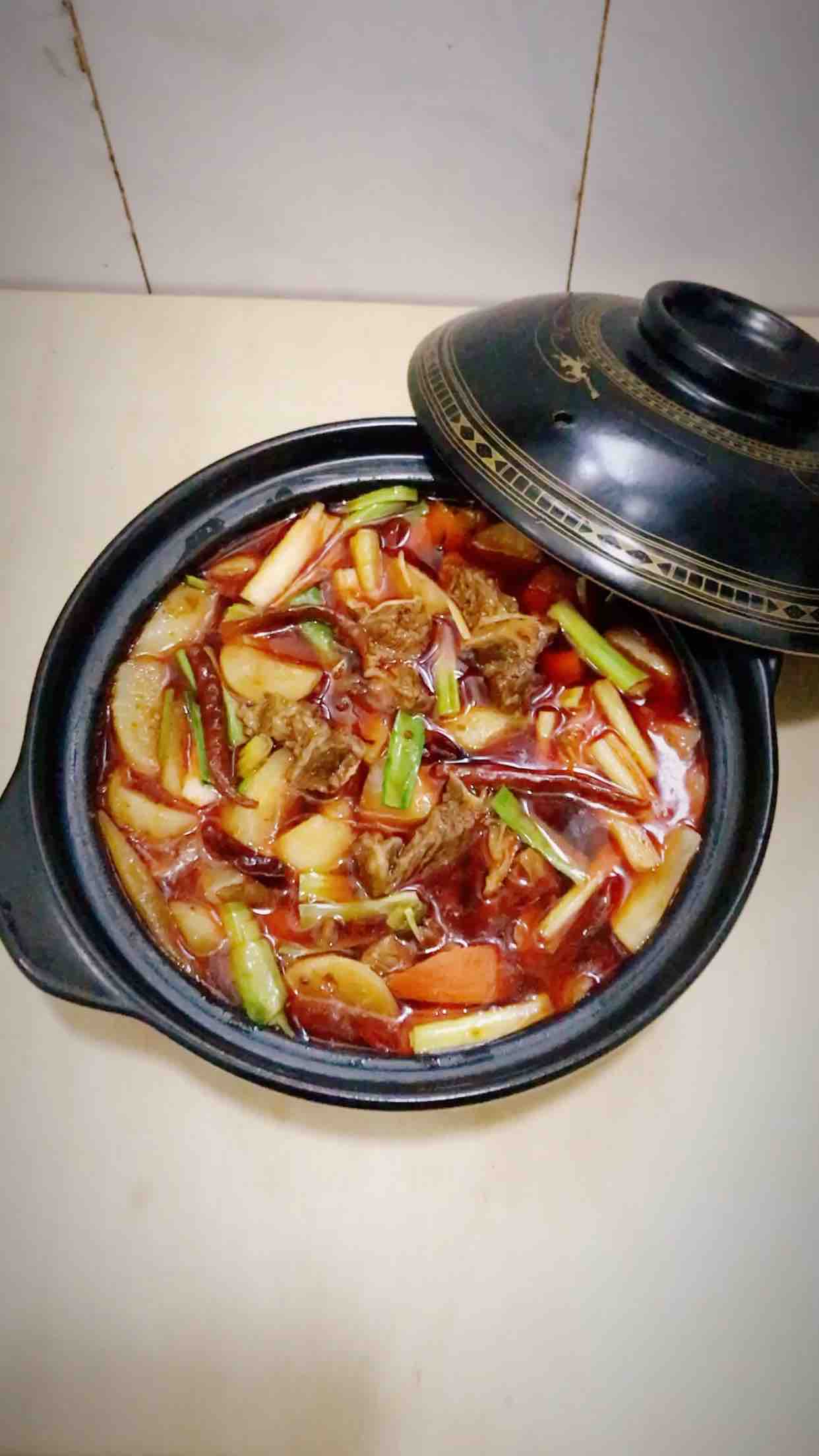 砂鍋燉牛腩的做法-香辣味燉菜譜-易網(wǎng)健康養(yǎng)生網(wǎng) 砂鍋燉牛腩的做法-香辣味燉菜譜