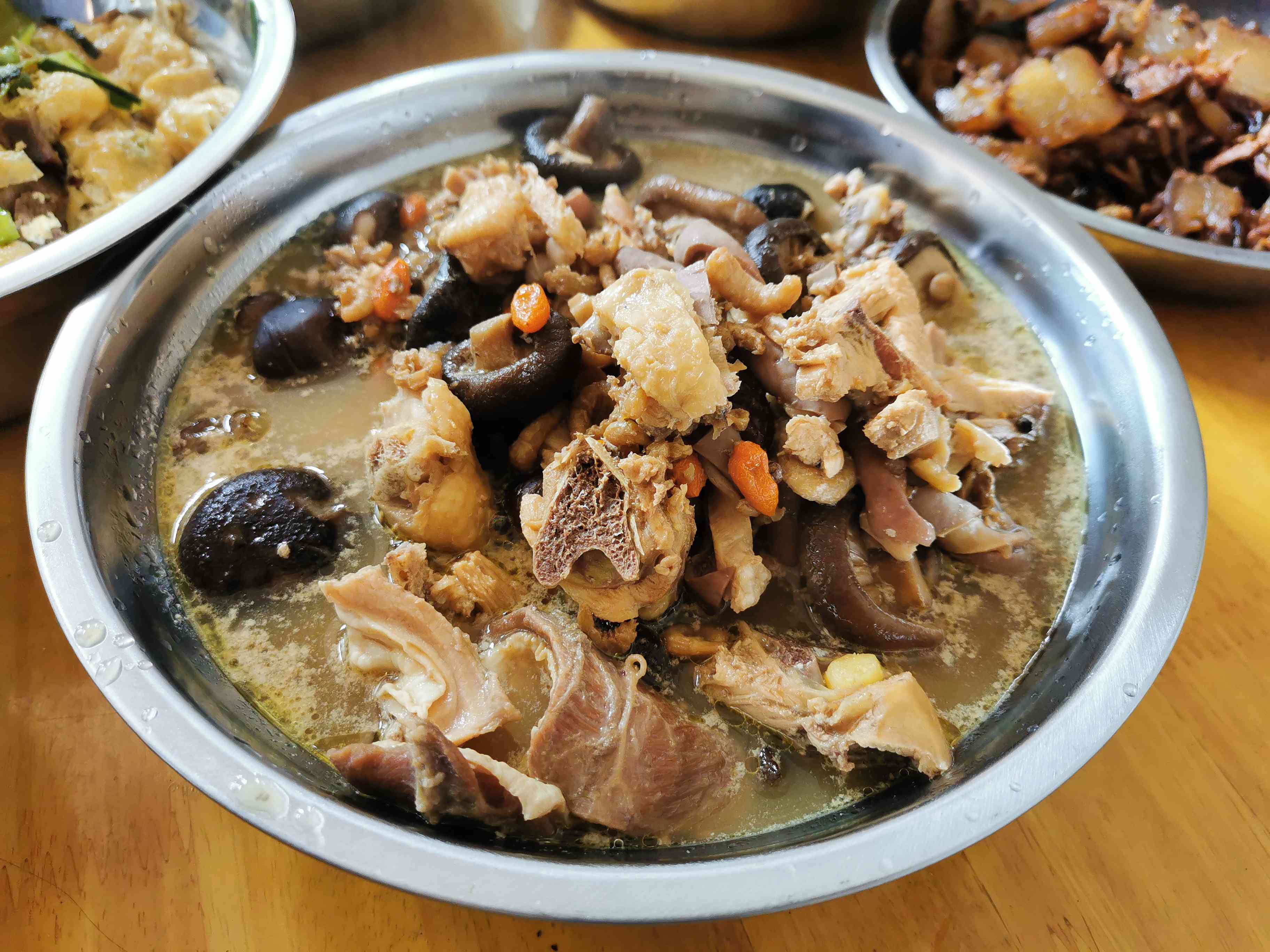 豬肚雞煲(鳳投胎版)的做法-咸鮮味煲菜譜-易網健康養生網 豬肚雞煲(鳳投胎版)的做法-咸鮮味煲菜譜