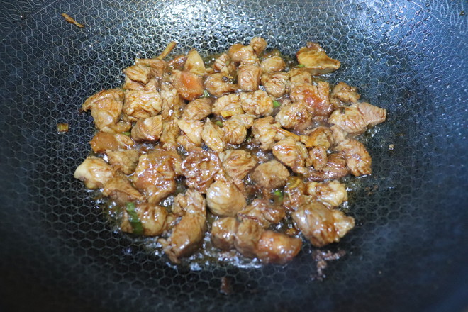 彩椒炒肉的做法-家常味炒菜譜-易網(wǎng)健康養(yǎng)生網(wǎng) 彩椒炒肉的做法-家常味炒菜譜