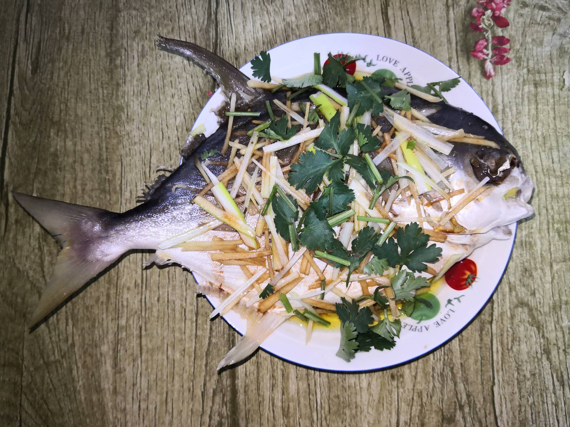 清蒸金鯧魚的做法-咸鮮味蒸菜譜-易網(wǎng)健康養(yǎng)生網(wǎng) 清蒸金鯧魚的做法-咸鮮味蒸菜譜