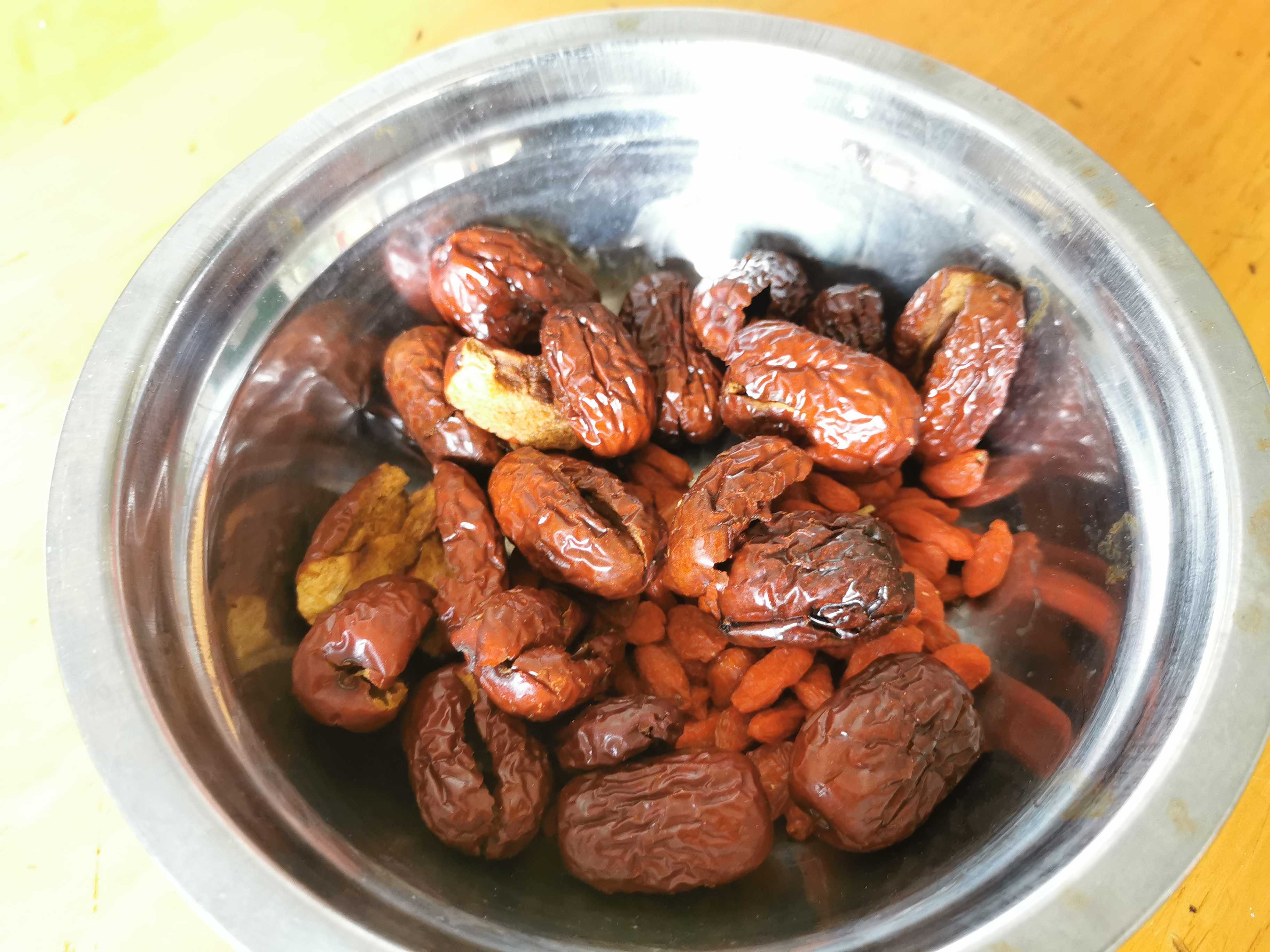 豬肚雞煲(鳳投胎版)的做法-咸鮮味煲菜譜-易網健康養生網 豬肚雞煲(鳳投胎版)的做法-咸鮮味煲菜譜