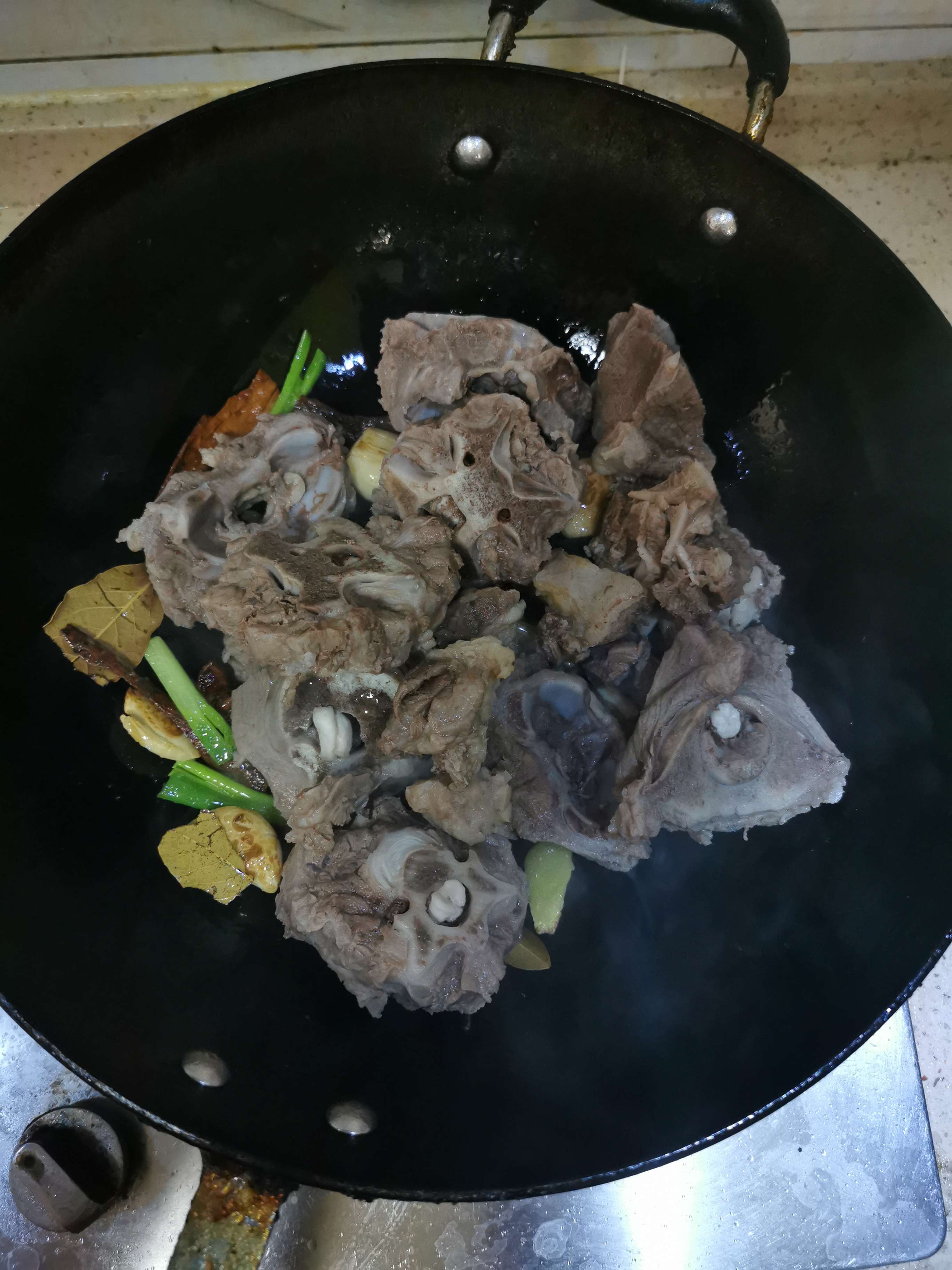 燉羊蝎子的做法-五香味燉菜譜-易網健康養生網 燉羊蝎子的做法-五香味燉菜譜