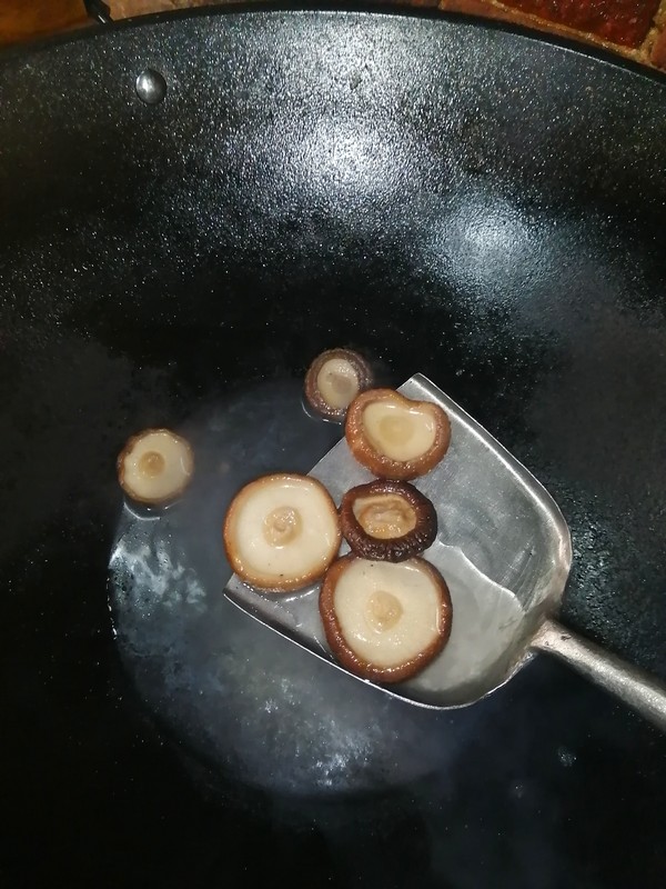 簡簡單單也不失美味~~冬菇蒸肉丸的做法-家常味蒸菜譜