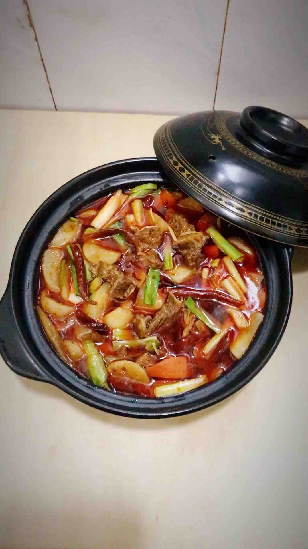 砂鍋燉牛腩的做法-香辣味燉菜譜