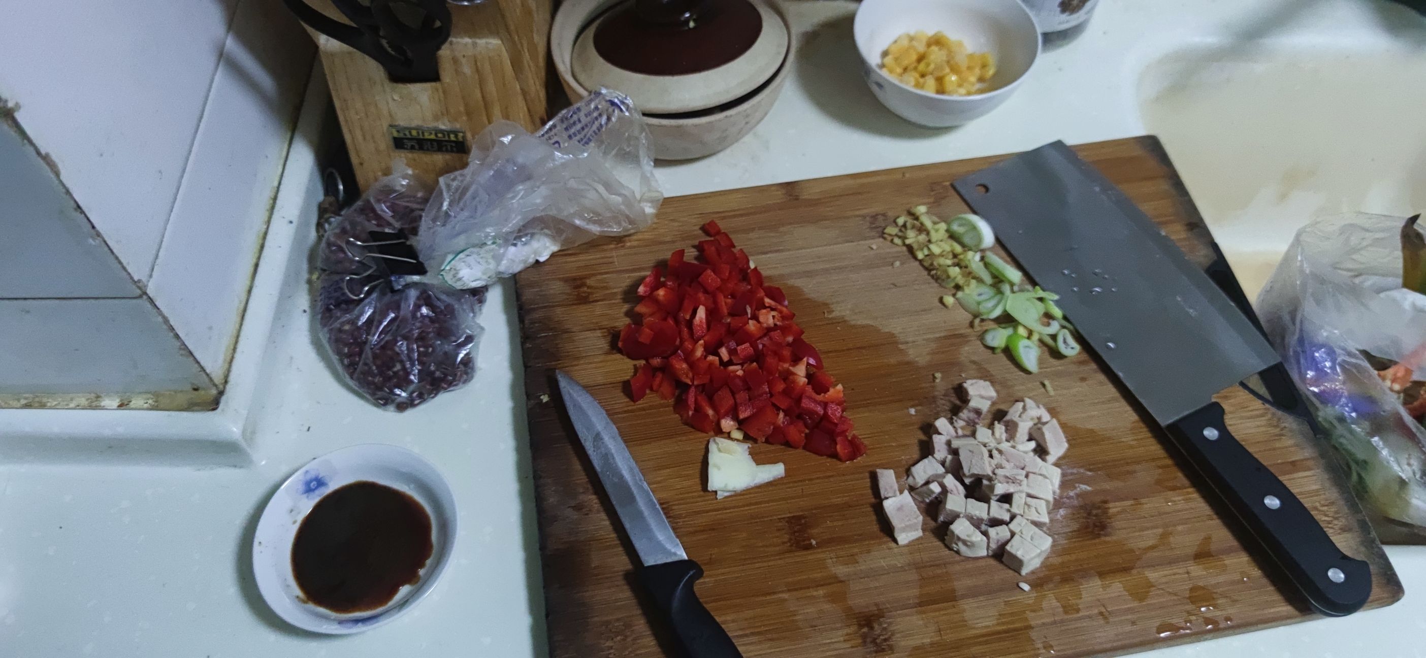 鵝肝炒飯的做法-家常味炒菜譜-易網<a href=http://www.jsjjzhkt.cn/ target=_blank class=infotextkey>健康養生</a>網 鵝肝炒飯的做法-家常味炒菜譜