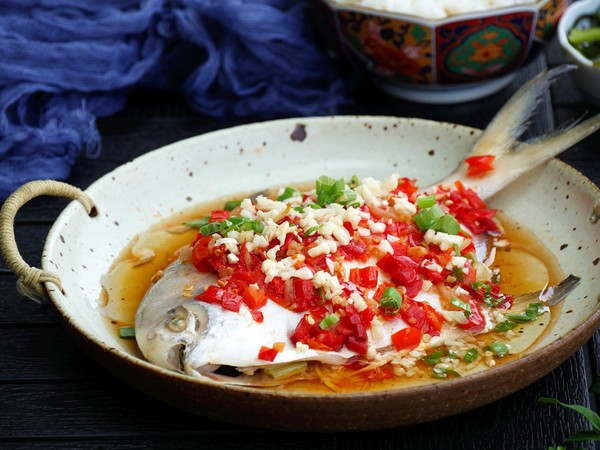 泡椒蒸鯧鳊的做法-香辣味蒸菜譜-易網(wǎng)健康養(yǎng)生網(wǎng) 泡椒蒸鯧鳊的做法-香辣味蒸菜譜