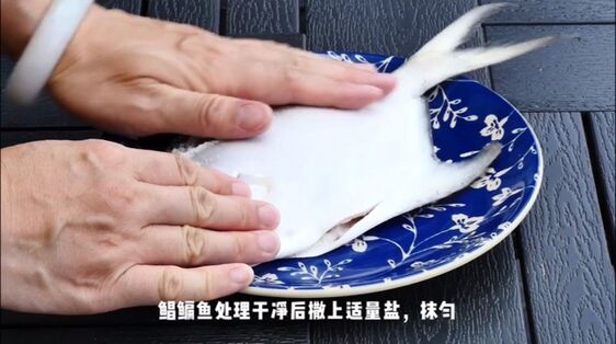 泡椒蒸鯧鳊的做法-香辣味蒸菜譜-易網(wǎng)健康養(yǎng)生網(wǎng) 泡椒蒸鯧鳊的做法-香辣味蒸菜譜