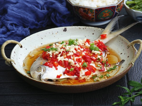 泡椒蒸鯧鳊的做法-香辣味蒸菜譜-易網(wǎng)健康養(yǎng)生網(wǎng) 泡椒蒸鯧鳊的做法-香辣味蒸菜譜