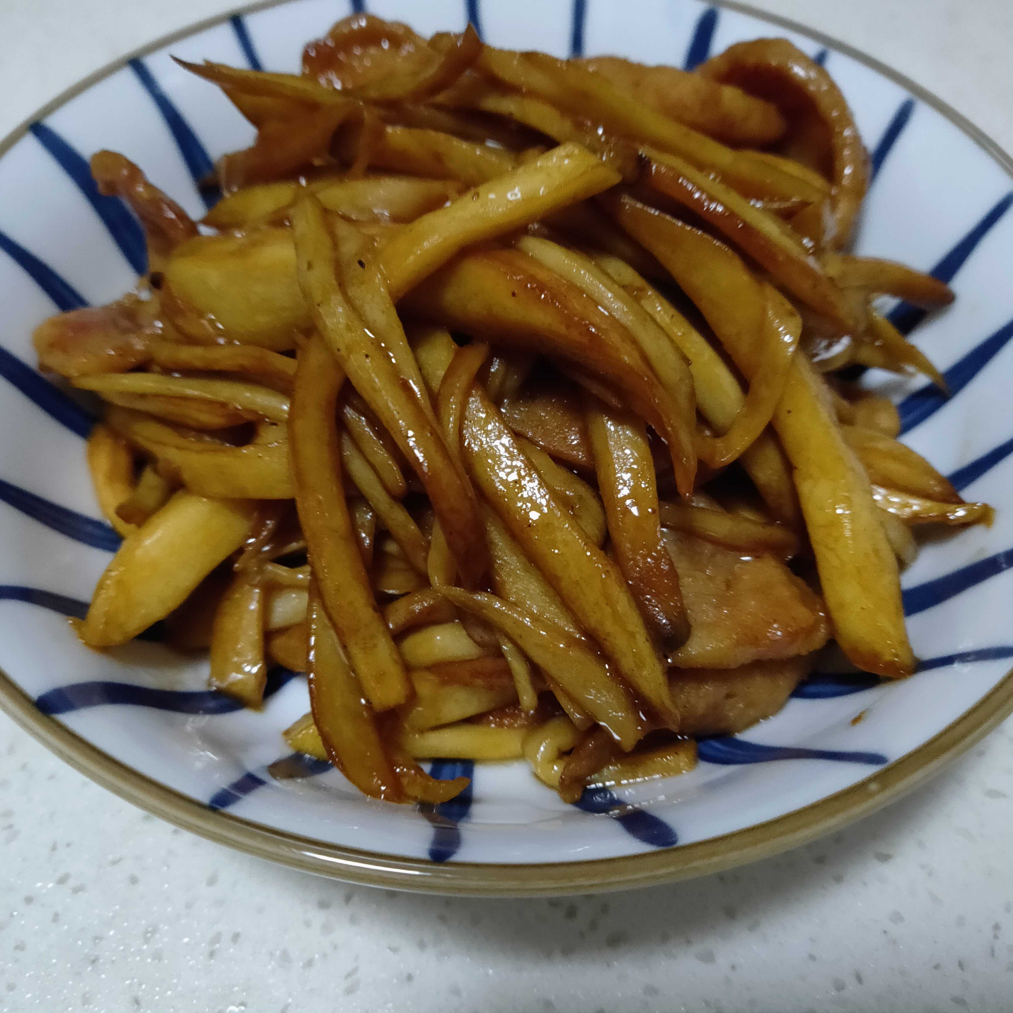 杏鮑菇炒肉腸的做法-咸鮮味炒菜譜