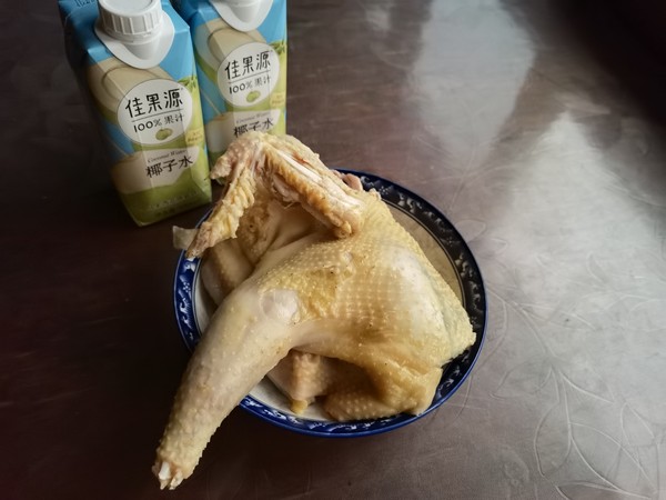 椰子水燉雞湯的做法-果味燉菜譜-易網(wǎng)<a href=http://www.jsjjzhkt.cn/ target=_blank class=infotextkey>健康養(yǎng)生</a>網(wǎng) 椰子水燉雞湯的做法-果味燉菜譜