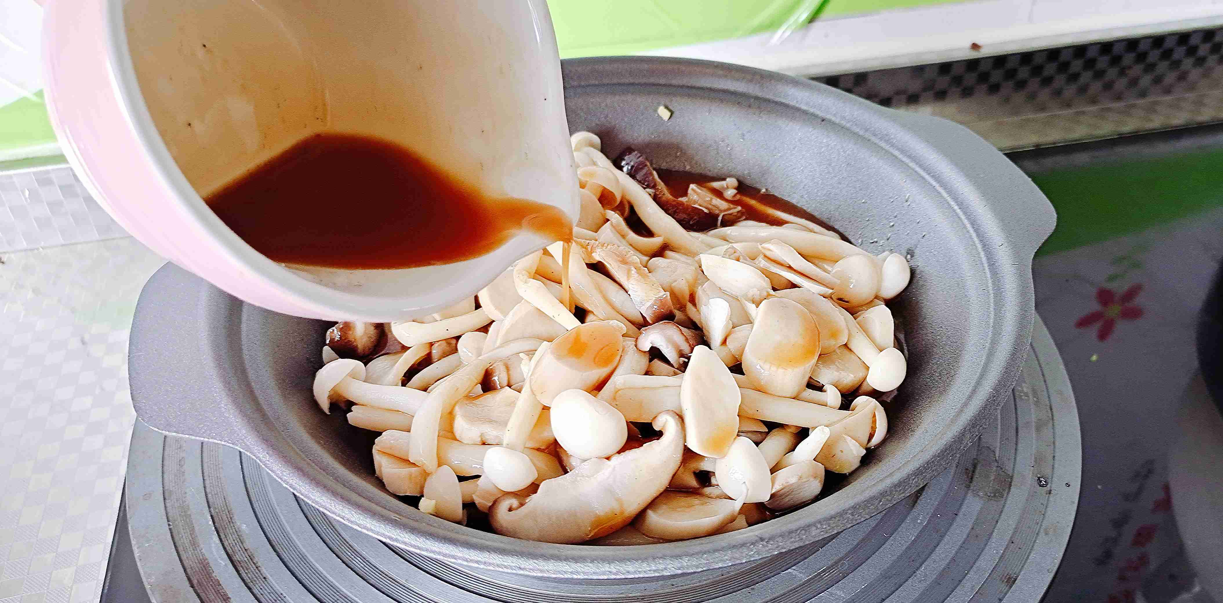 這樣做蘑菇,咸香美味好吃不停口…蠔油蘑菇煲的做法-咸鮮味煲菜譜-易網健康養生網 這樣做蘑菇,咸香美味好吃不停口…蠔油蘑菇煲的做法-咸鮮味煲菜譜