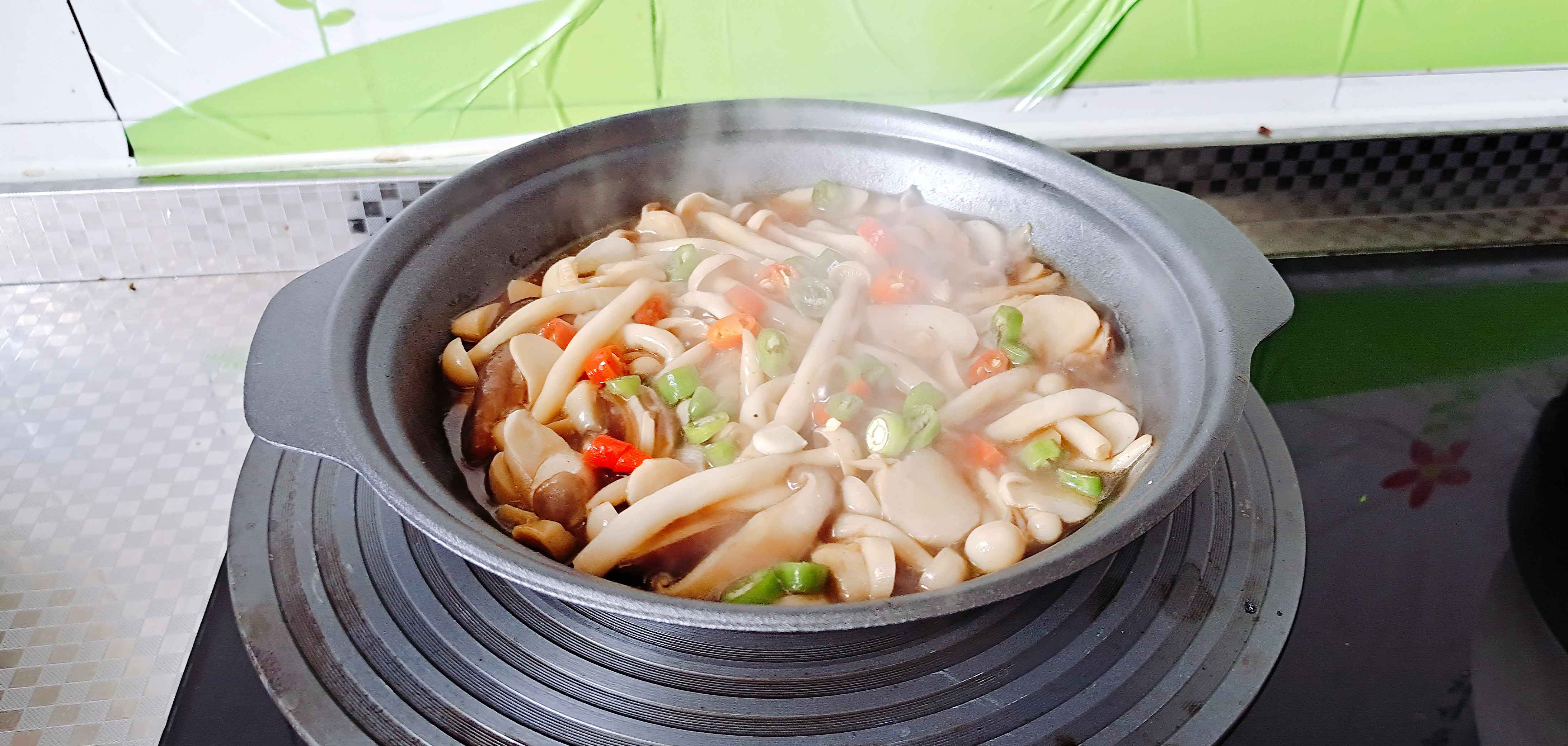 這樣做蘑菇,咸香美味好吃不停口…蠔油蘑菇煲的做法-咸鮮味煲菜譜-易網健康養生網 這樣做蘑菇,咸香美味好吃不停口…蠔油蘑菇煲的做法-咸鮮味煲菜譜