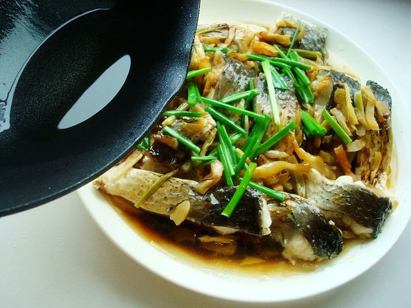 榨菜蒸魚的做法-咸鮮味蒸菜譜