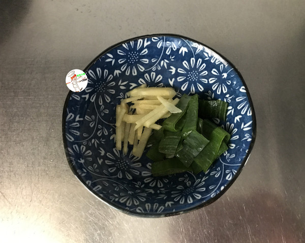 鹽焗雞腿 #電飯煲版#的做法-咸鮮味焗菜譜