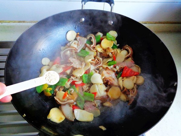 杏鮑菇炒豬耳朵的做法-家常味炒菜譜