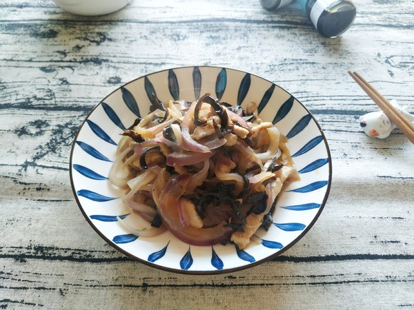 洋蔥木耳炒肉絲的做法-家常味炒菜譜
