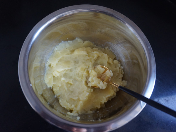 薺菜炒土豆疙瘩的做法-家常味炒菜譜