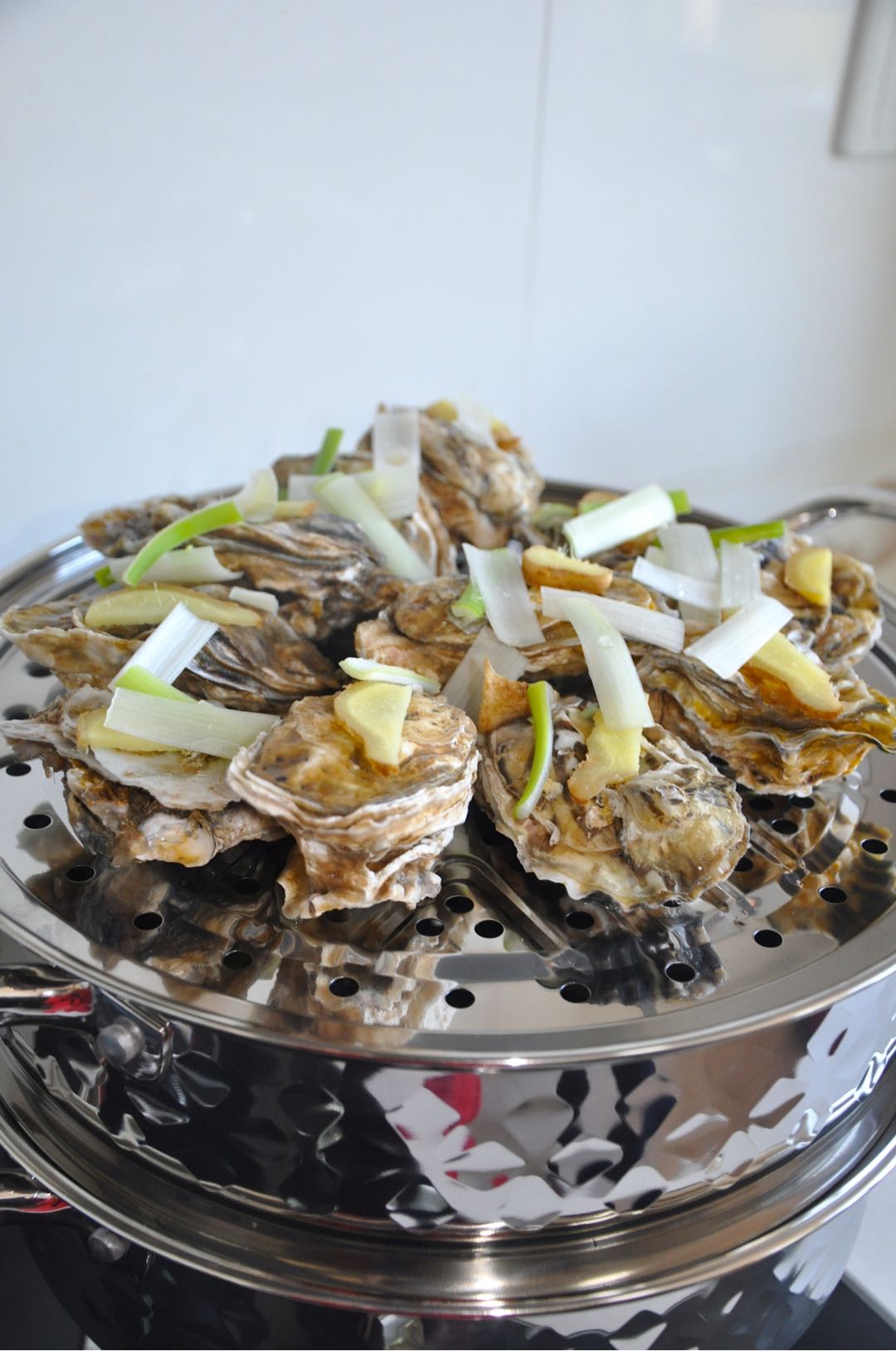 今日美食～白灼生蠔的做法-蒜香味蒸菜譜