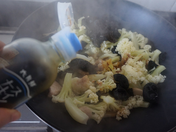 花菜木耳炒肉片的做法-家常味炒菜譜